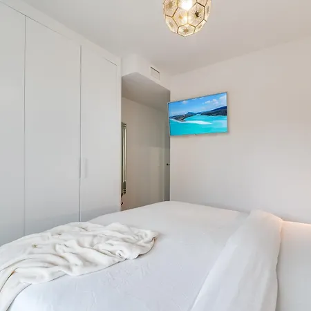 Appartement Elegant 2 Bdrm Minimalist W Pool & Bbq Marbella