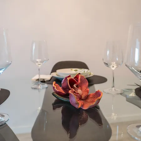 Apartment Elegant 2 Bdrm Minimalist W Pool & Bbq *