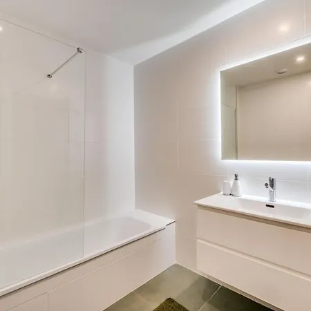 Apartment Elegant 2 Bdrm Minimalist W Pool & Bbq Marbella