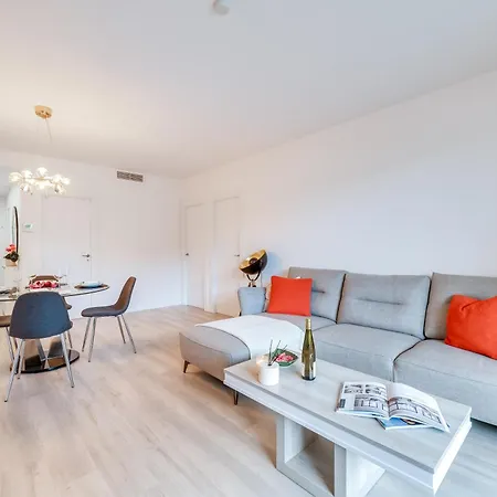 Appartement Elegant 2 Bdrm Minimalist W Pool & Bbq Marbella