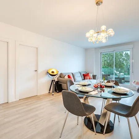 Elegant 2 Bdrm Minimalist W Pool & Bbq Apartment *