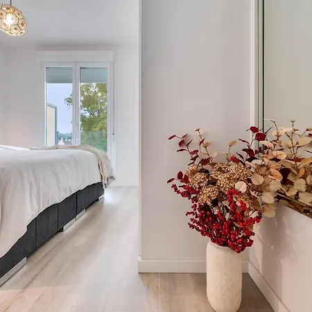 Elegant 2 Bdrm Minimalist W Pool & Bbq Апартаменты