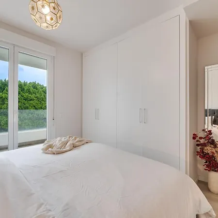 Apartment Elegant 2 Bdrm Minimalist W Pool & Bbq *
